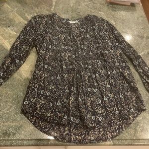 Roller Rabbit Blouse Size M, Navy with pale Blue Floral Pattern, pleated detail